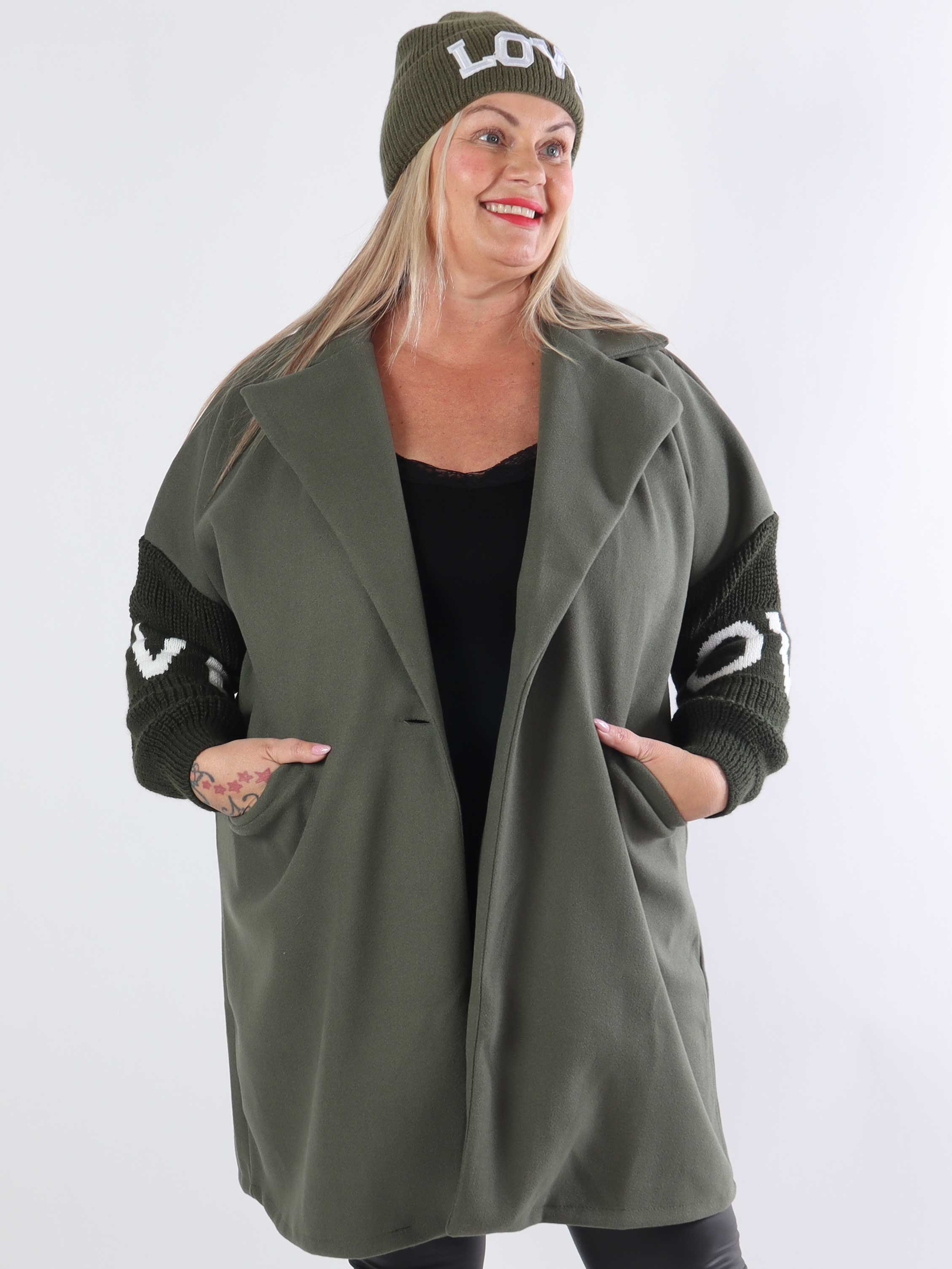 Debbie Short - Plus size-jacka med stickade ärmar